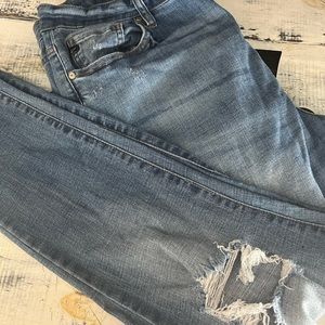 Kancan jeans worn one time 1x excellent shape. Too big for me.